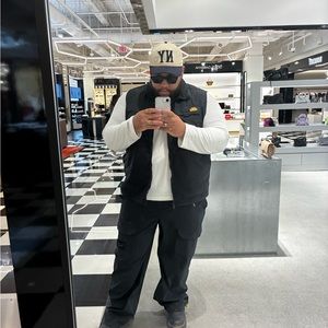 Meet your Posher, Yvni